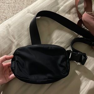 Lululemon everywhere belt bag